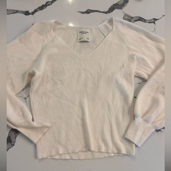 Abercrombie cream Puff Sleeve Sweater - Picture 2 of 3